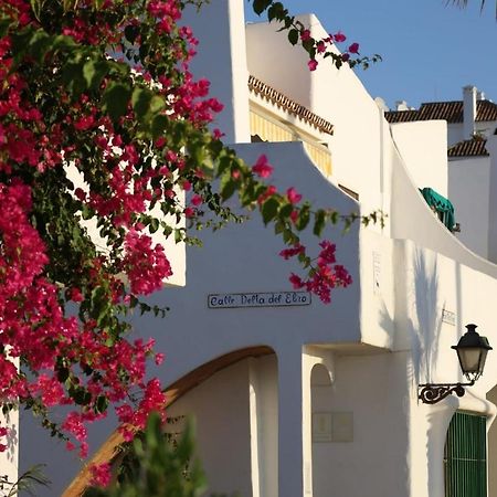 Marina Del Castillo, Duquesa Beachfront Apartment 马尼尔瓦 外观 照片