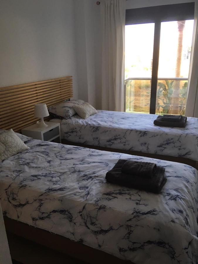 Marina Del Castillo, Duquesa Beachfront Apartment 马尼尔瓦 外观 照片