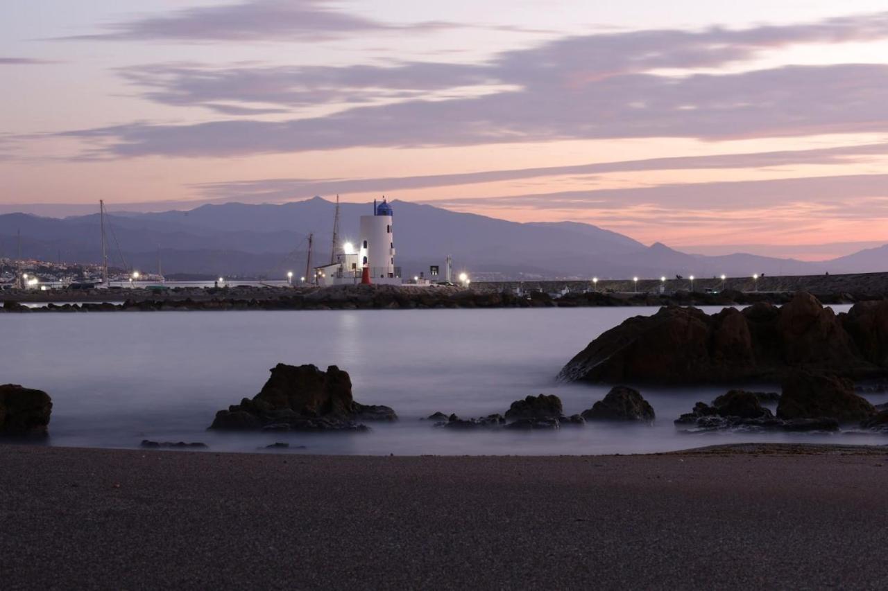 Marina Del Castillo, Duquesa Beachfront Apartment 马尼尔瓦 外观 照片