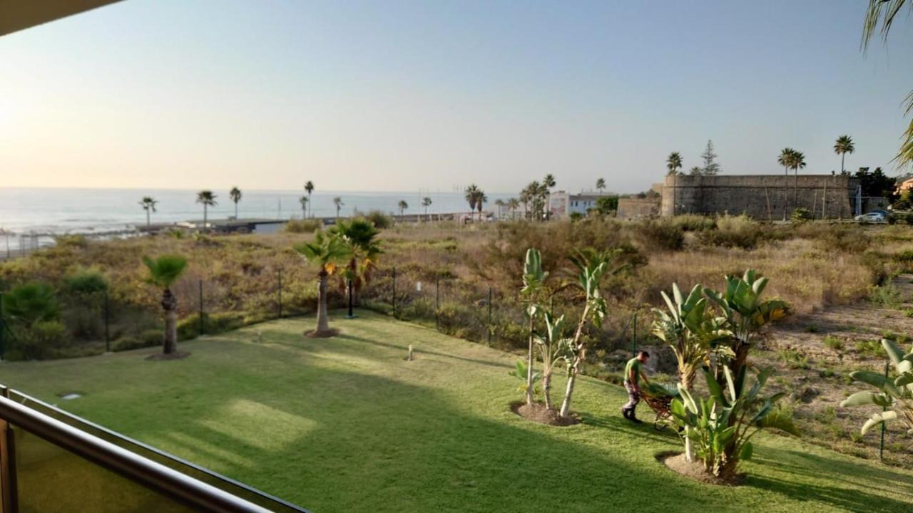 Marina Del Castillo, Duquesa Beachfront Apartment 马尼尔瓦 外观 照片