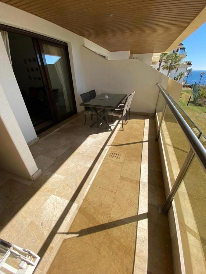 Marina Del Castillo, Duquesa Beachfront Apartment 马尼尔瓦 外观 照片