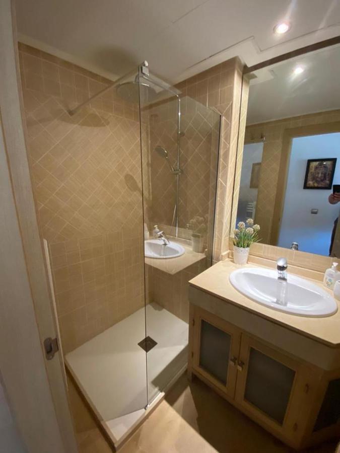 Marina Del Castillo, Duquesa Beachfront Apartment 马尼尔瓦 外观 照片