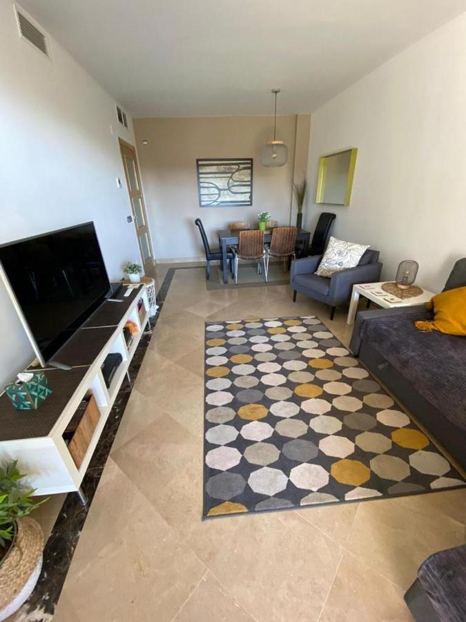 Marina Del Castillo, Duquesa Beachfront Apartment 马尼尔瓦 外观 照片