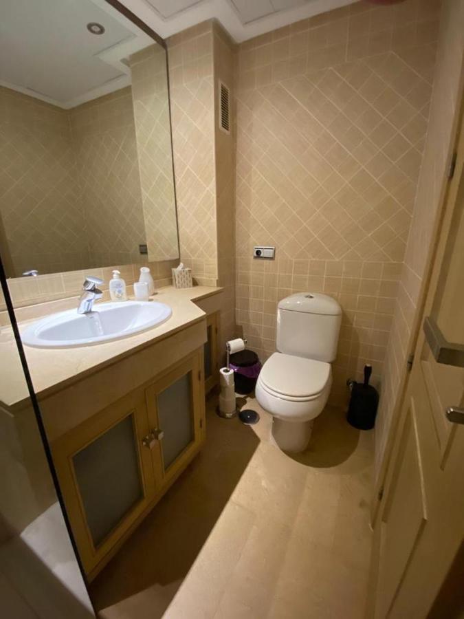 Marina Del Castillo, Duquesa Beachfront Apartment 马尼尔瓦 外观 照片