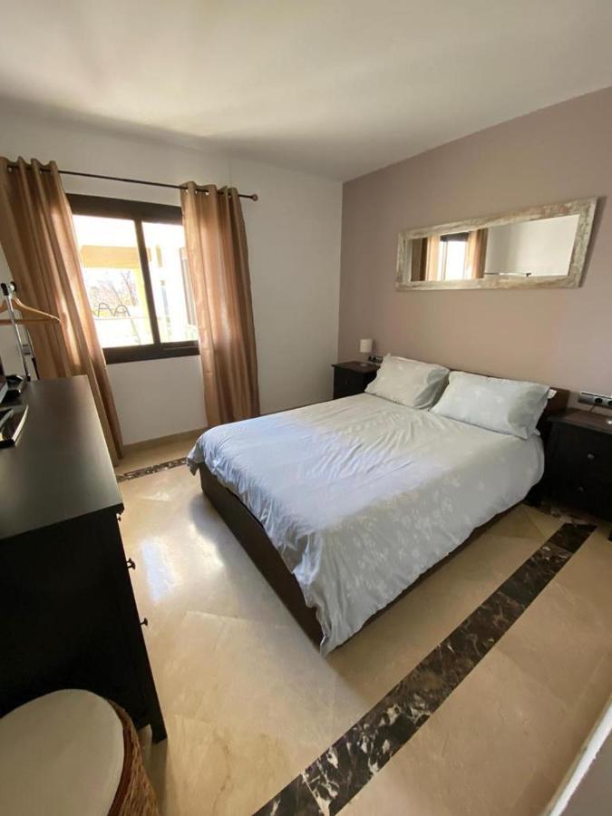 Marina Del Castillo, Duquesa Beachfront Apartment 马尼尔瓦 外观 照片